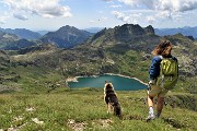 78 Ed ora in discesa su tracce e a vista verso i Laghi Gemelli
